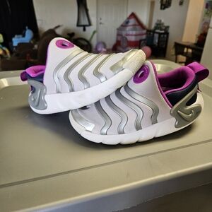 Nike Dynamo Go Low Violet Frost Metallic Silver Kids Size 1Y